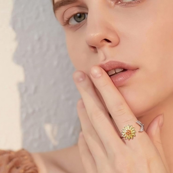 Sunflower fidget ring size 5 - Picture 4 of 4